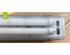 Sistema de luz fluorescente sobre un estante