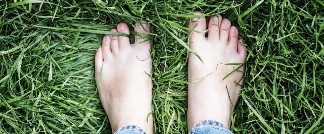 Earthing: Conecta con la Tierra y Mejora tu Salud.
